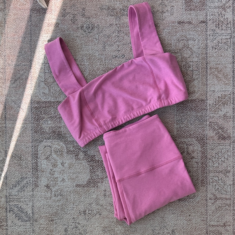 BEYOND YOGA Pink Womens Seamless Crop Sports Bra and Leggings Set - size M